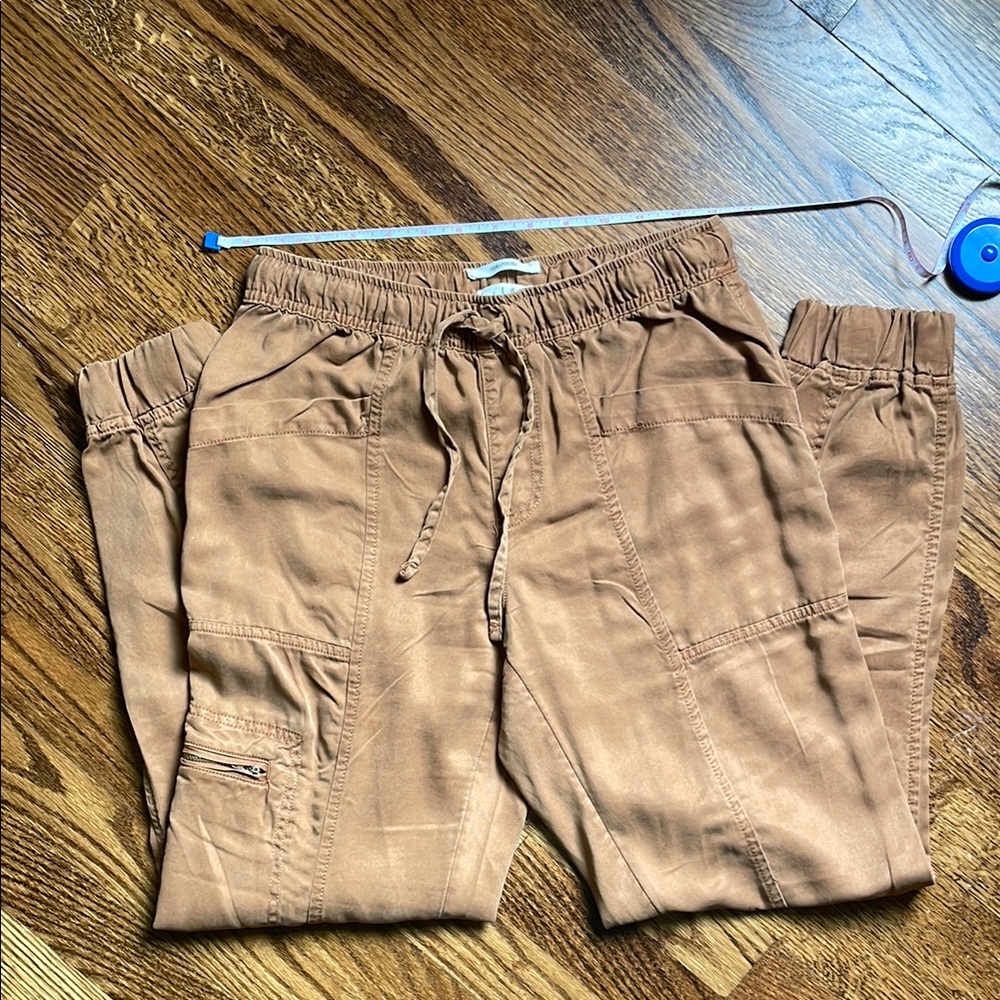 Nicole Miller Tan Cropped Ankle Pants with Relaxed Fit